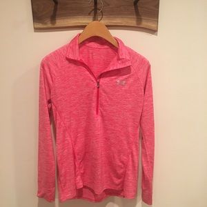 Under Armour work out top. Great condition. Size M
